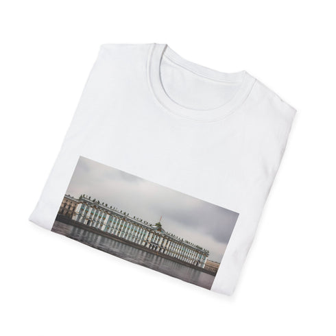 Charcoal cotton T-shirt with majestic Winter Palace graphic and crew neck design