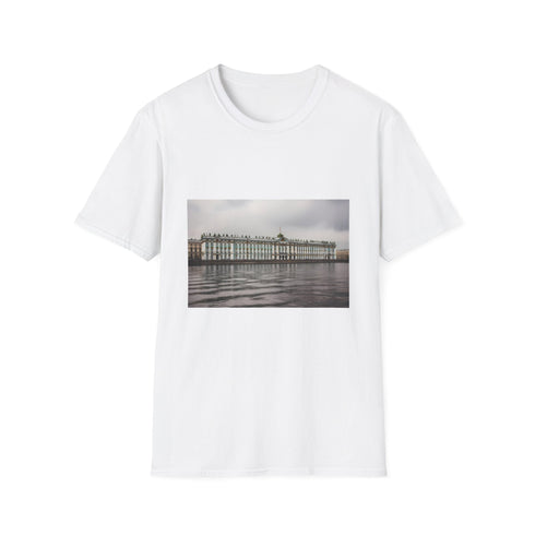 Charcoal cotton T-shirt with winter palace graphic reflects Russian cultural grandeur
