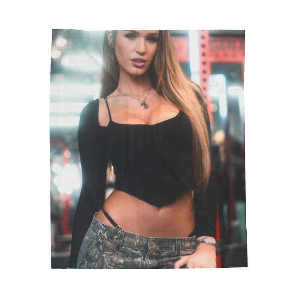 "Cozy Sky Bri Plush Blanket: Dreamy Comfort"