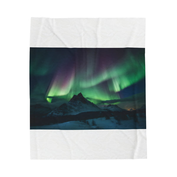 "Glowing Aurora Borealis Blanket: Dreamy"