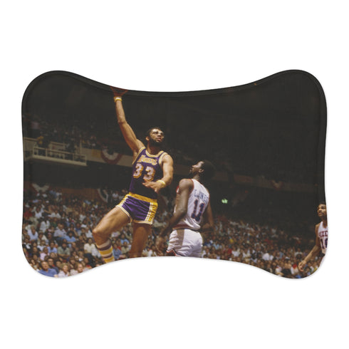 "Kareem Skyhook Pet Mat: Slam Dunk for Your Furry Friend"