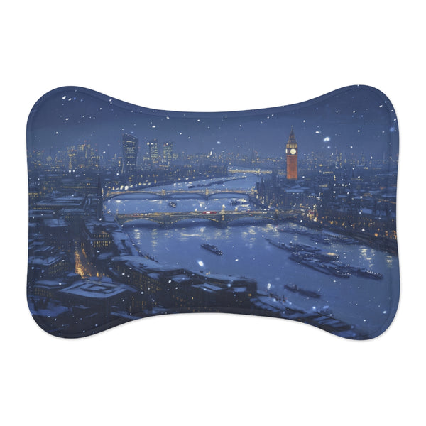 "London Snow Night Pet Mat: Cozy and Stylish Resting Spot"