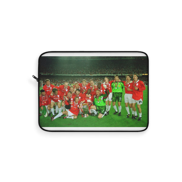 "Man Utd 99 Treble Laptop Sleeve: Ultimate Protection"