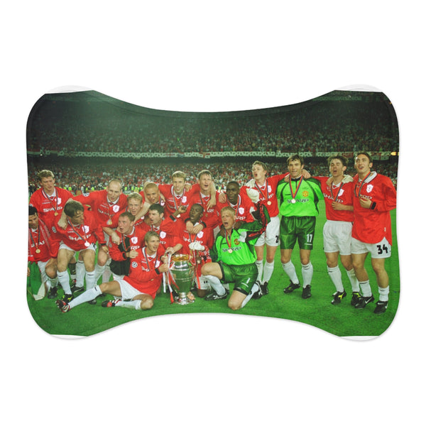 Manchester United 99 Treble Pet Mat: Celebrate in Style!