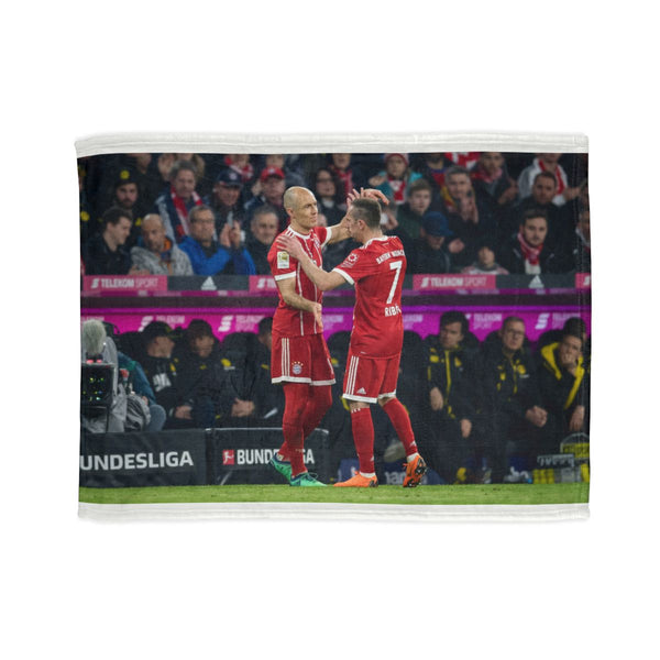 "Robbery Ribery Munich Bed Cover: Sleek and Stylish!"