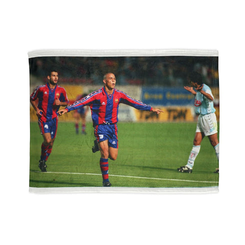 "Ronaldo Nazario Barcelona Inspired Bedcover: Pure Soccer Luxury"