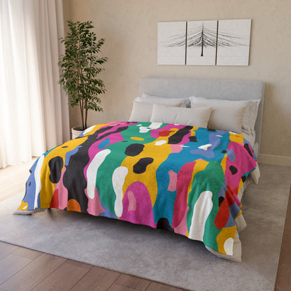 bright colors. Stay cozy in style with this eye-catching and contemporary design that combines the vibrance of green with a modern twist. Made from high-quality materials