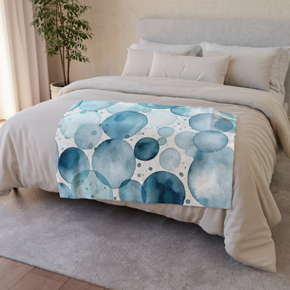 this blanket invites you to dive into a world of serenity and relaxation. The hypnotic pattern creates a sense of depth and mystery