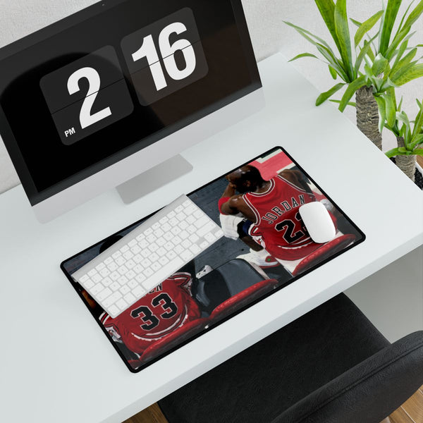 Jordan Pippen 98 Bulls (Edition II) — XXL Gaming Desk Mat — Gaming & Workspace Desk Setup View