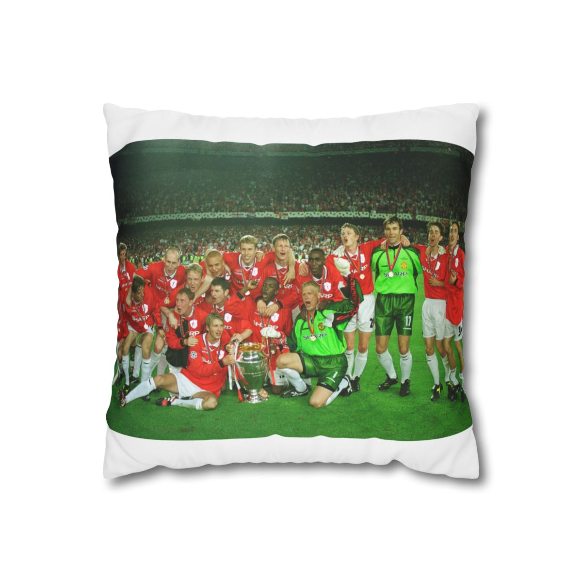 Man Utd 99 Treble Pillowcase: Relive History in Your Sleep!